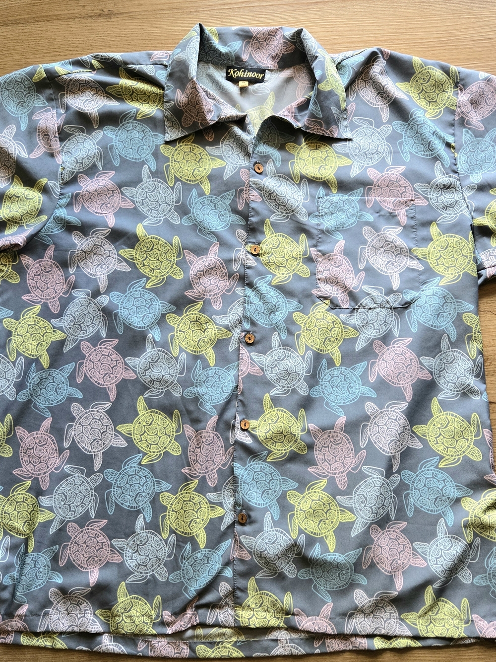 Men’s Gray Short-Sleeve Button-Down Shirt with Pastel Turtle Print XL